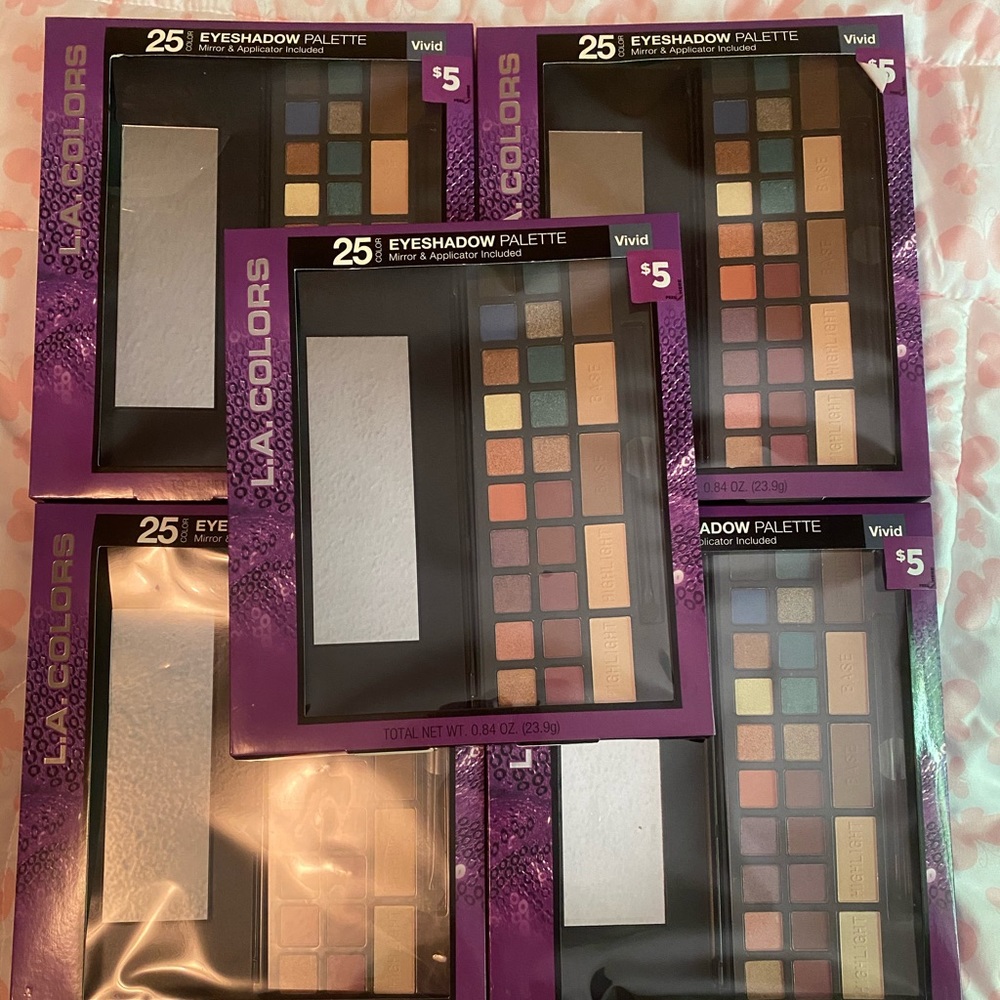 L.A Colors Eyeshadow Palette w/Mirror & Applicator